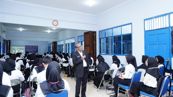 Materi dari General Manager Hotel Selyca Mulia